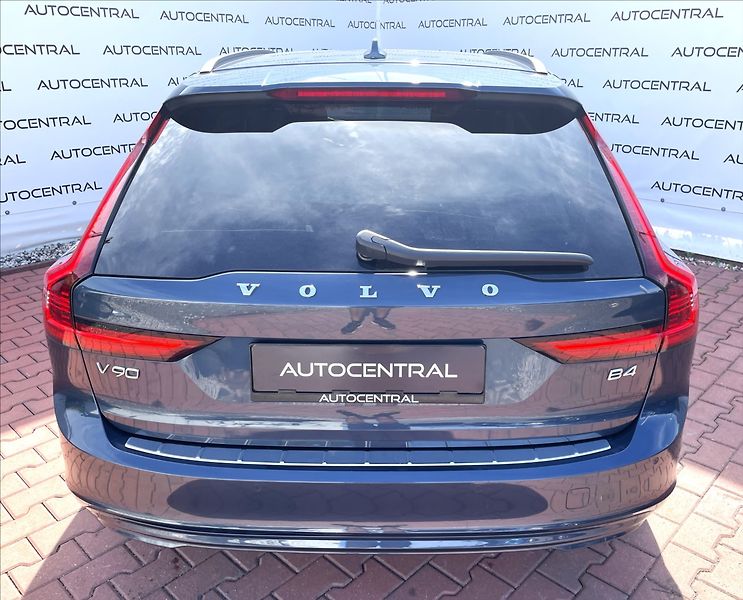Volvo V90 2,0 i,145kW,MHEV core,STK 4/28 - fotka 4 z 19