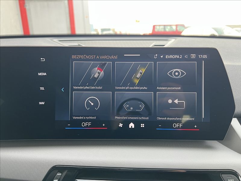BMW iX2 0,0 eDrive20  Záruka 150kW - fotka 29 z 39