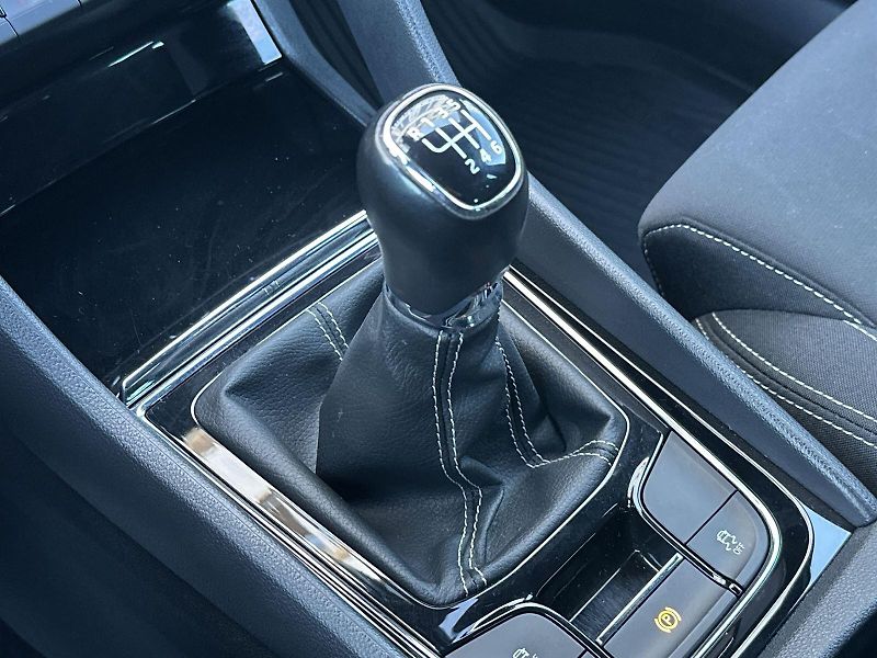 Škoda Karoq (2022) 2.0 TDI Sportline - fotka 16 z 33