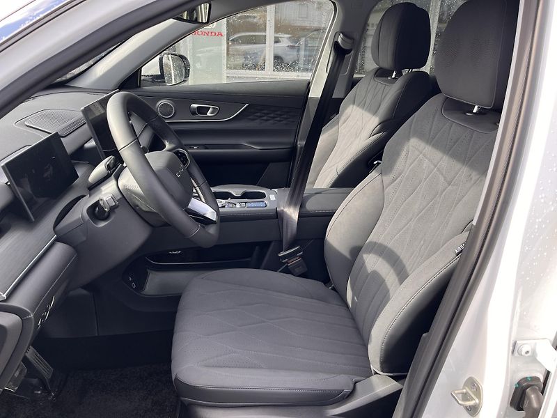 Chery Tiggo 8 (2026) 1,6 ICE UNIQUE demo vůz - fotka 12 z 37