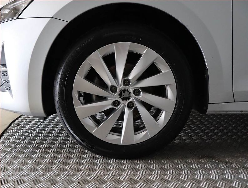 Škoda Octavia (2025) Top Selection 1.5 eTSI mHEV - fotka 15 z 22