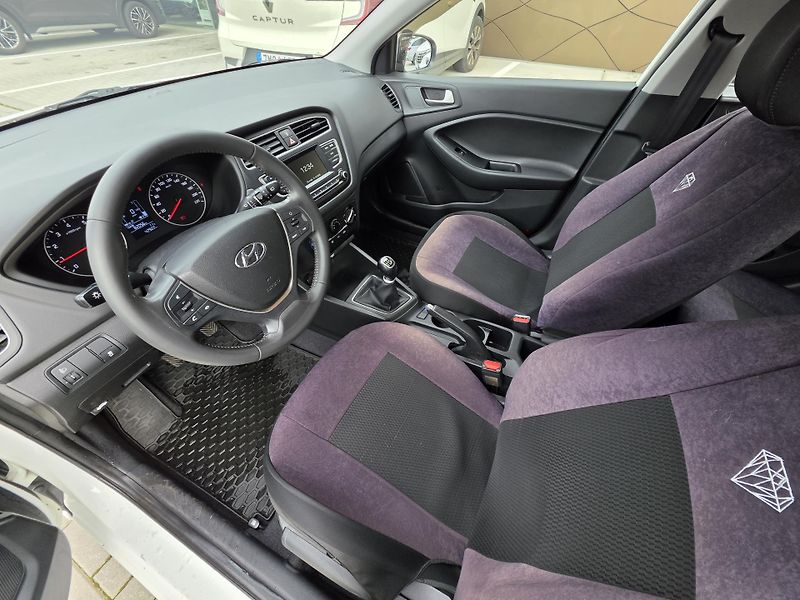 Hyundai i20 (2018) 1,2i 55kW - fotka 9 z 17