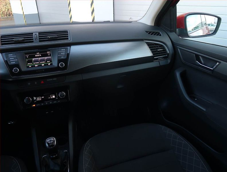 Škoda Fabia (2016) 1.2 TSI, Park. senzory - fotka 8 z 17
