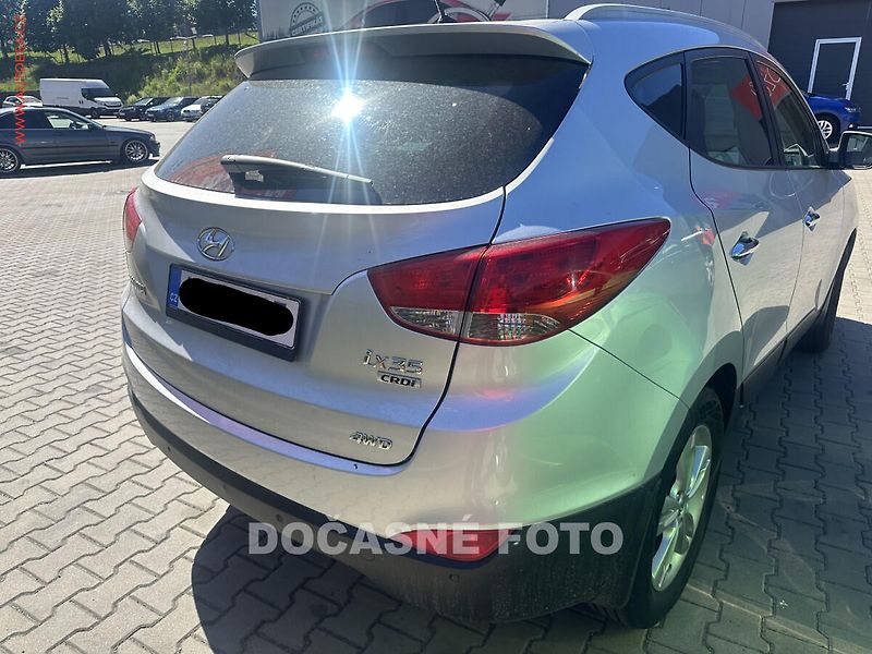 Hyundai ix35 (2012) 2.0CRDi 4x4, ČR, Výhř.sed. - fotka 2 z 3