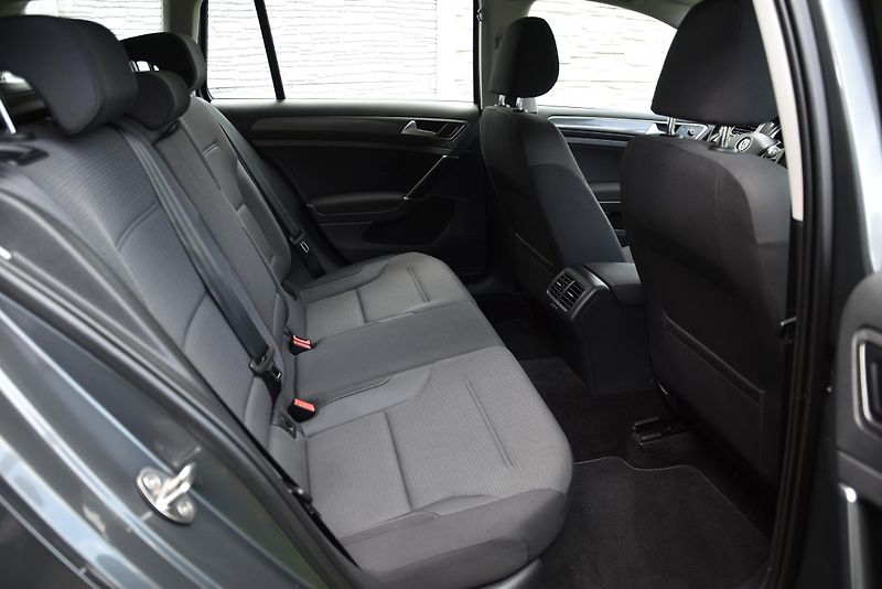 Volkswagen Golf 1.6 TDi CR DSG COMFORTLINE,NAV - fotka 41 z 50