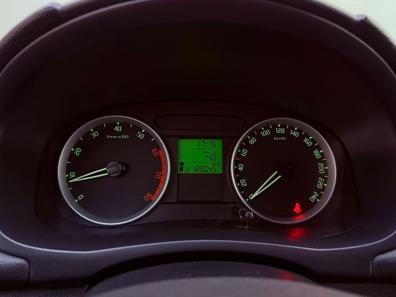 Škoda Fabia 1.4 Style Edition, Serviska, 1 - fotka 17 z 25