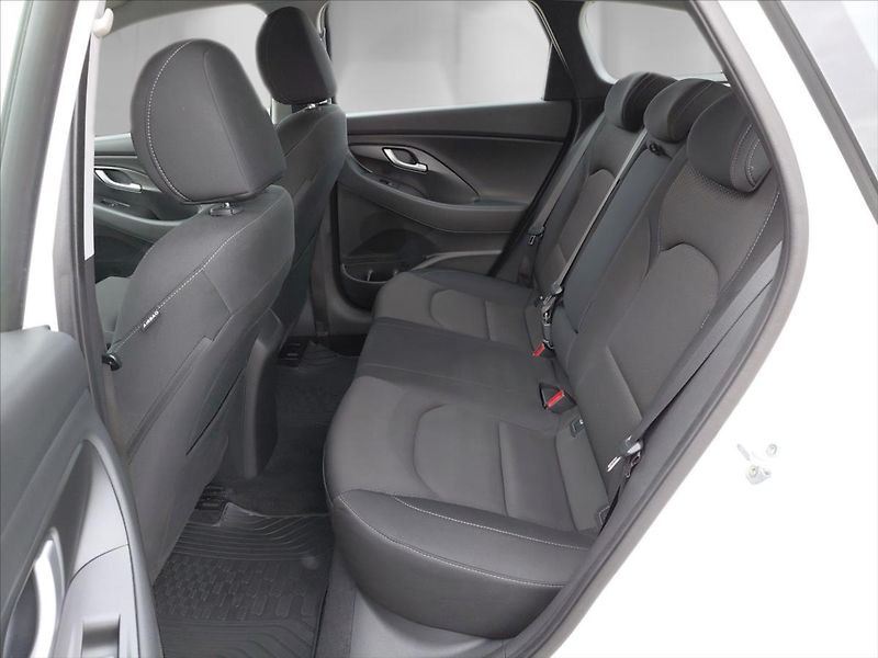 Hyundai i30 1,4   1.4T-GDi Start Plus - fotka 13 z 24