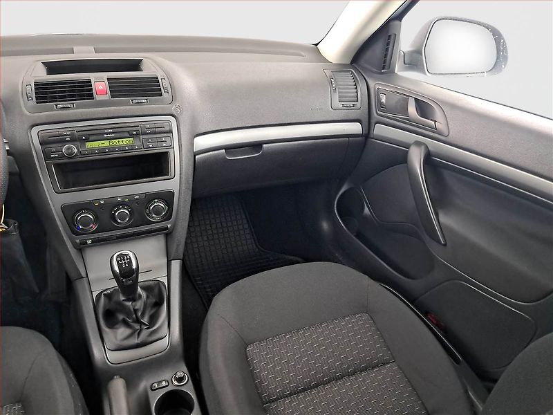 Škoda Octavia (2011) 1.6, po STK, za dobrou cenu - fotka 8 z 15