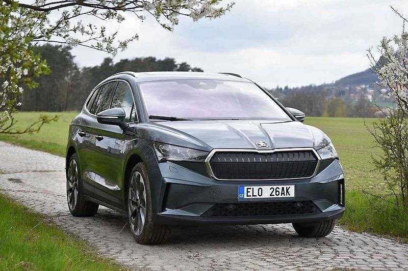 Škoda Enyaq iV při jízdě v chladném počasí