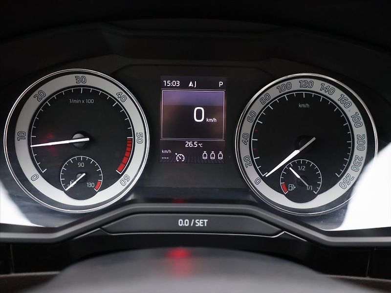 Škoda Superb 2,0 TDI 110kW DSG CZ L&K - fotka 17 z 35