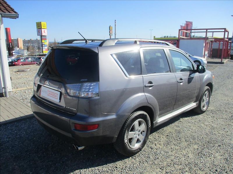 Mitsubishi Outlander 2,2 DI-D, Automat,4x4, klima, - fotka 8 z 32