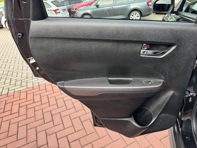 Suzuki Vitara (2023) 1.4i BoosterJet Allgrip ZÁRUKA - fotka 24 z 48