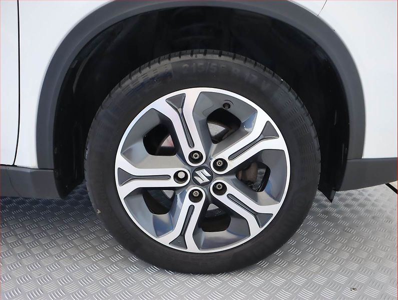 Suzuki Vitara (2016) 1.6 VVT, 4X4, Serv.kniha - fotka 15 z 18