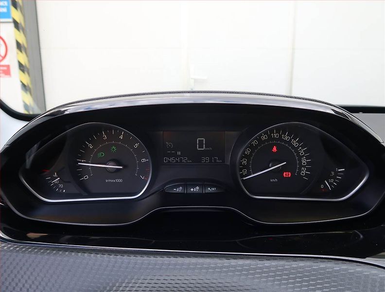 Peugeot 2008 (2019) 1.2 PureTech, Serv.kniha - fotka 11 z 20