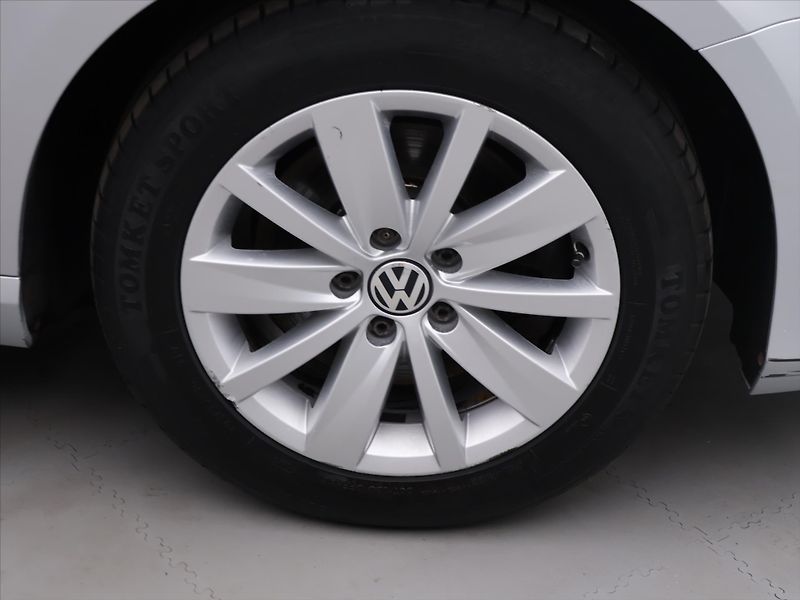Volkswagen Passat 2,0 TDI 103kW DSG Xenon Navi - fotka 25 z 32