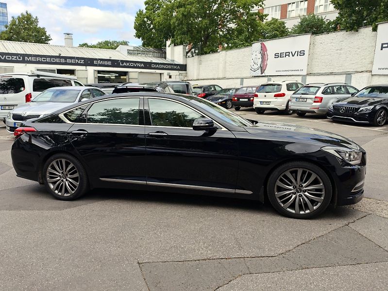 Hyundai Genesis V6 GDi 3,8 HTrac CZ,1 maj - fotka 5 z 37
