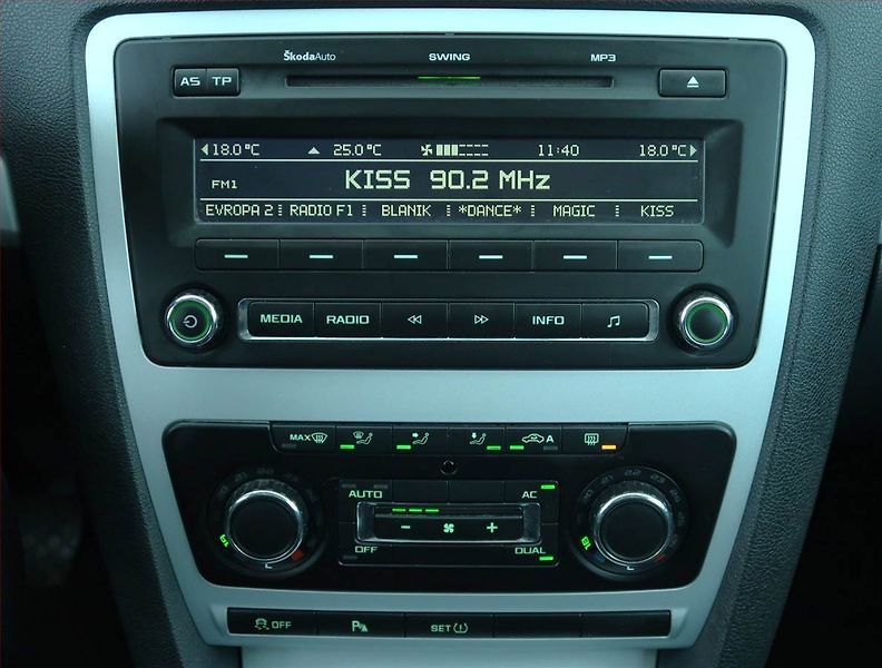 Škoda Octavia (2010) 2.0 TDI, Serv.kniha, Tempomat - fotka 12 z 17