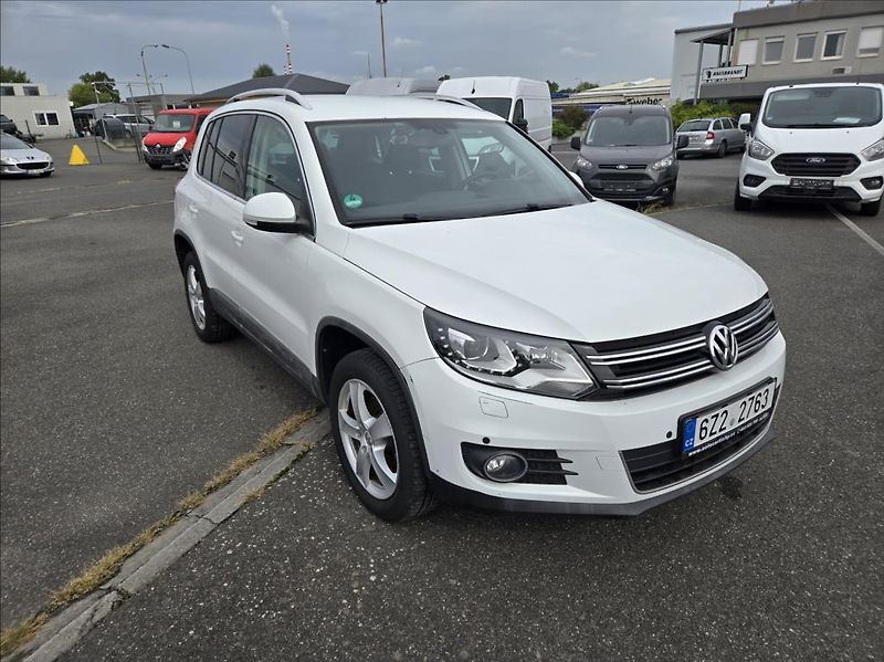 Volkswagen Tiguan 2,0 TDI  4x4 - fotka 3 z 23