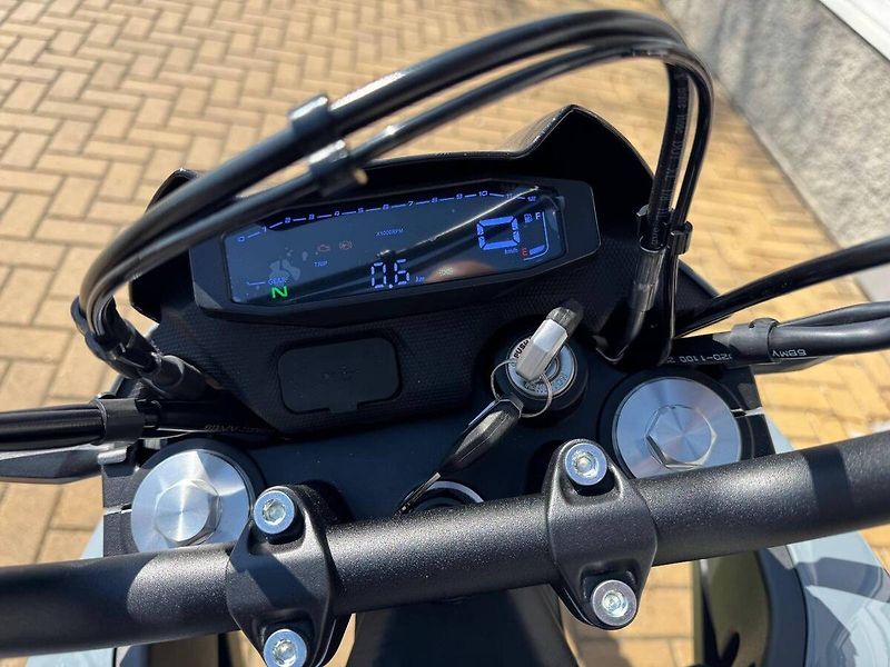 CFMOTO (2026) 250 Dual Sport - fotka 3 z 6