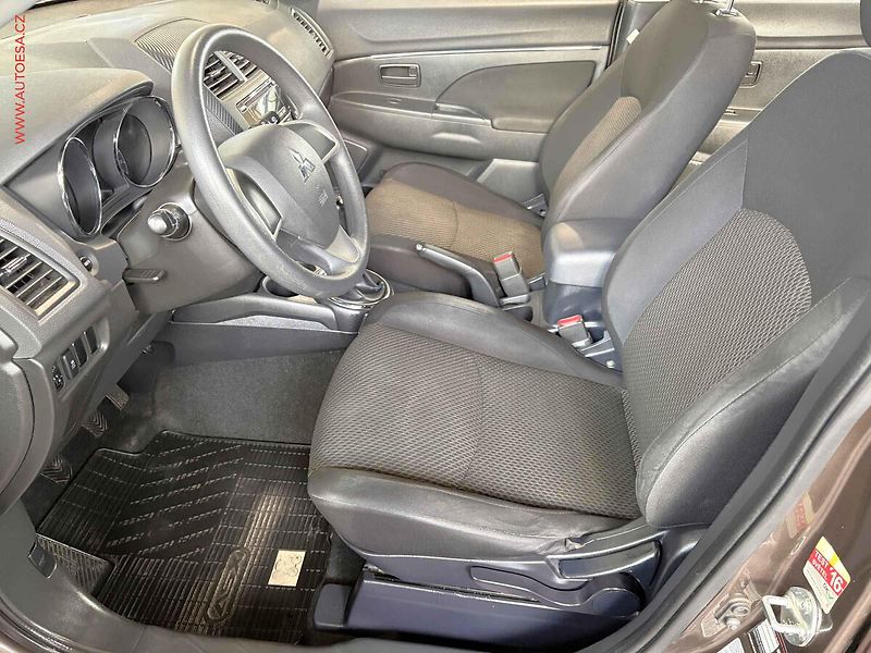 Mitsubishi ASX (2015) 1.6 MIVEC, AC, STK3/28 - fotka 9 z 13