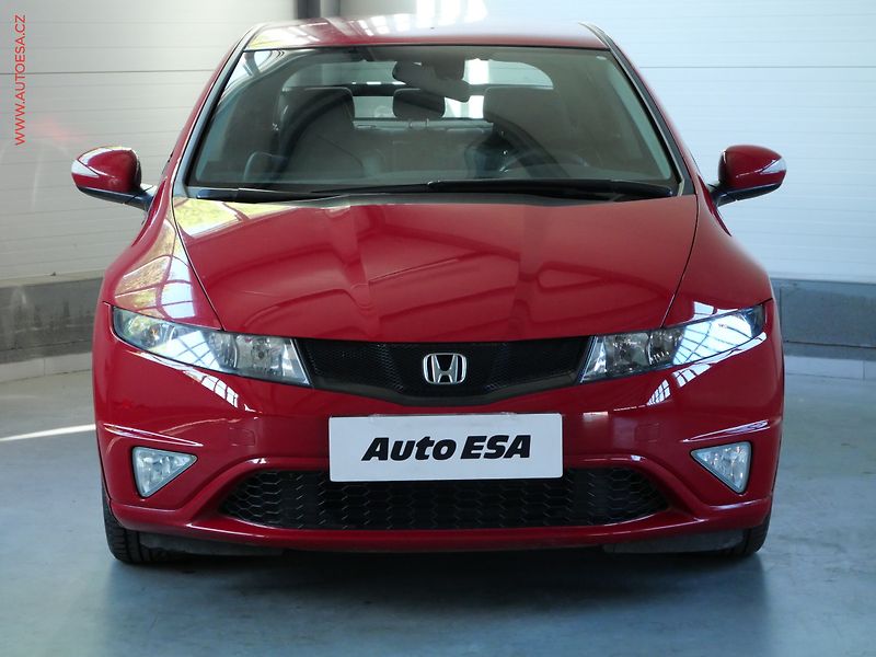 Honda Civic (2010) 1.8 i-VTEC, AC, park.čidla - fotka 2 z 20