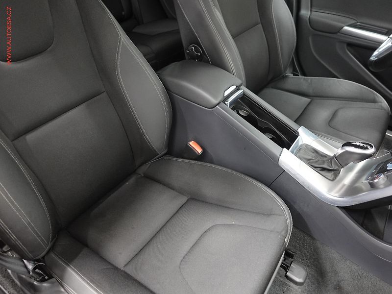 Volvo V60 (2014) 2.0 D, AT, tempo, park.asist - fotka 11 z 19