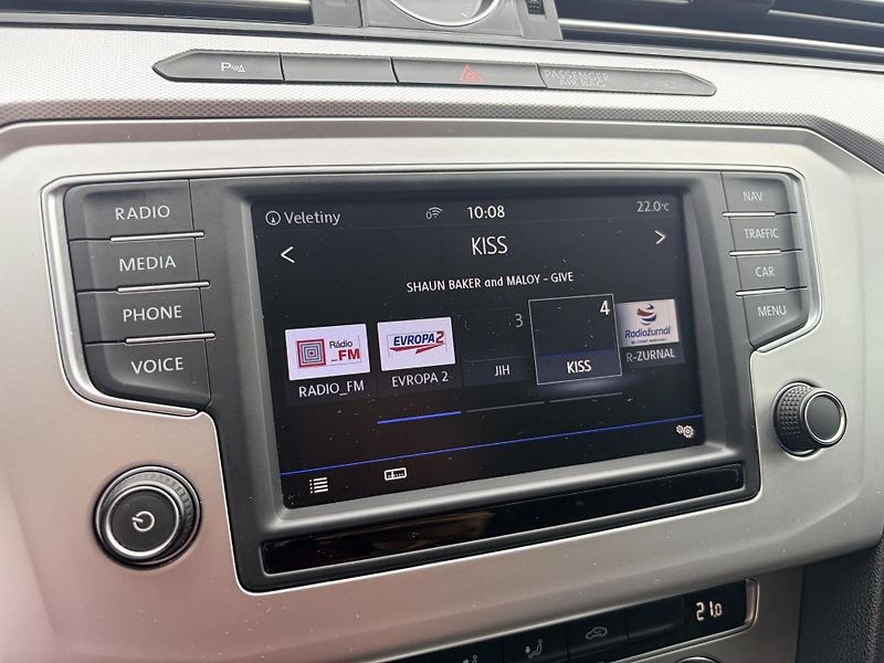 Volkswagen Passat 2.0TDI 110KW MATRIX REZERVACE - fotka 27 z 62