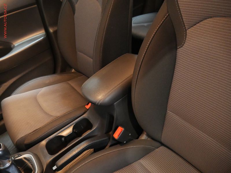 Hyundai i30 (2019) 1.6, ČR, AC, temp - fotka 18 z 18