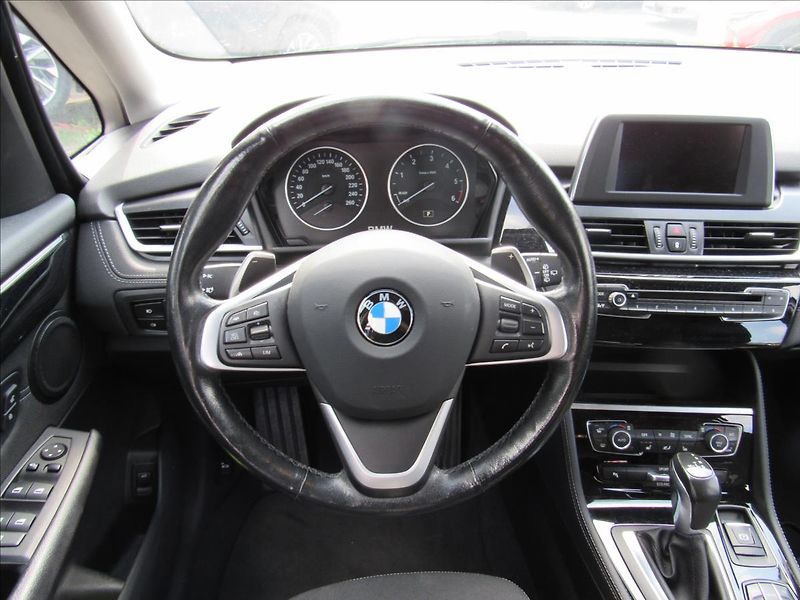BMW Řada 2 2,0 d 218 Gran Tourer 110 KW - fotka 12 z 36