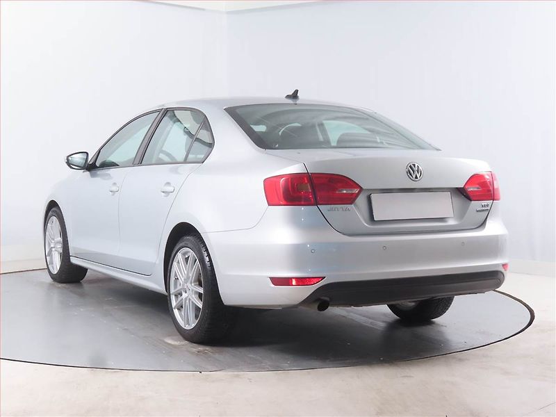 Volkswagen Jetta (2011) 1.6 TDI, Tempomat - fotka 4 z 13