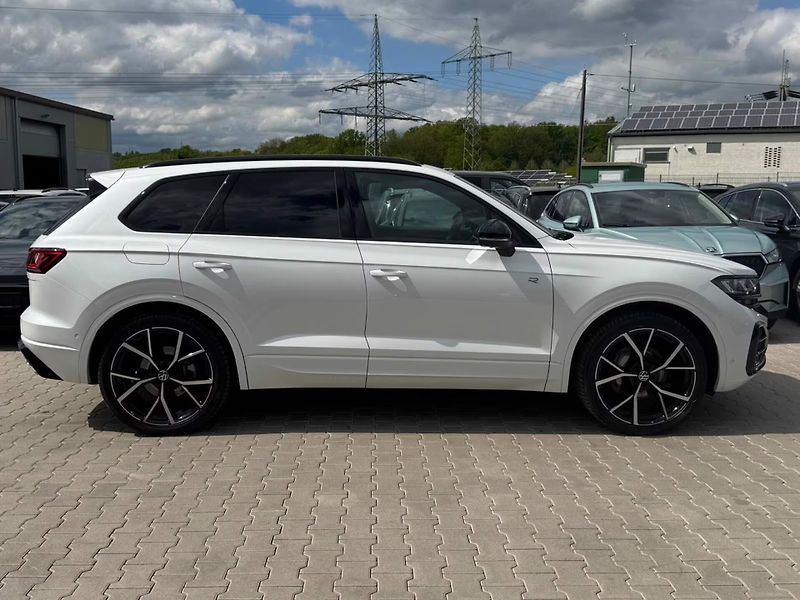 Volkswagen Touareg TDI 210kW R-Line Pano HuD DYN - fotka 5 z 28