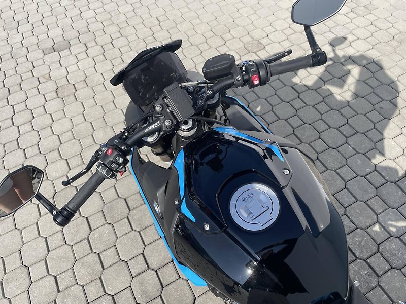 BMW (2026) S 1000 R - fotka 10 z 13