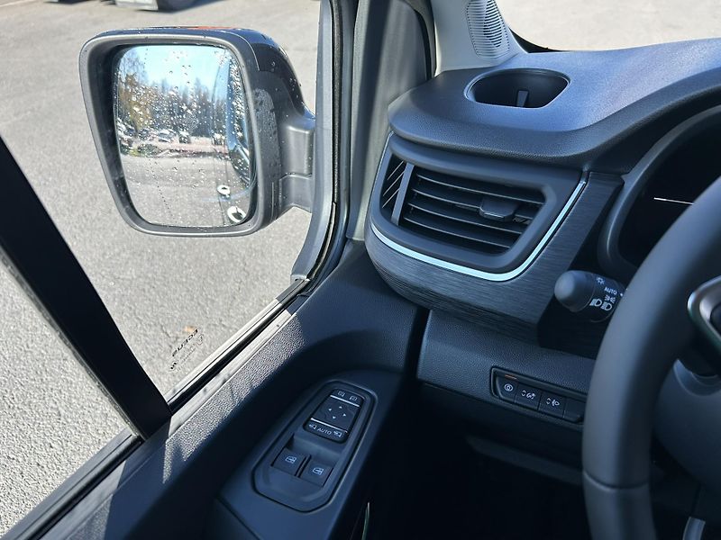 Renault Trafic (2026) COMBI L2H1 170k AT9 RED 9 MÍST - fotka 33 z 37