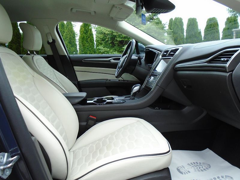 Ford Mondeo 2.0HYBRID 187PS VIGNALE ecvT - fotka 30 z 41