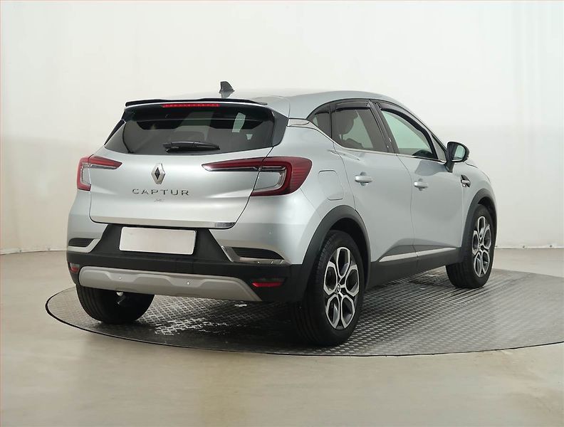 Renault Captur (2023) Limited 1.3 TCe, Kůže, Navi - fotka 5 z 16