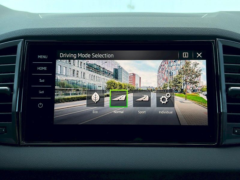 Škoda Karoq (2025) DSG 1.5 TSI / 110kW / SPORTLIN - fotka 34 z 35