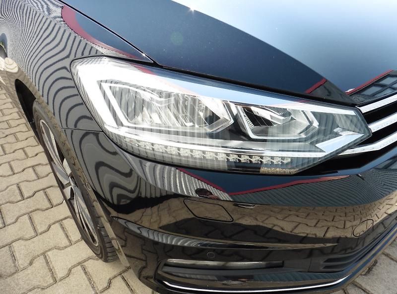 Volkswagen Touran 2.0 TDi Highline Navi Webasto - fotka 18 z 19