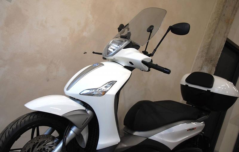 Piaggio Beverly 350 (2015) ABS + ASR - fotka 2 z 22