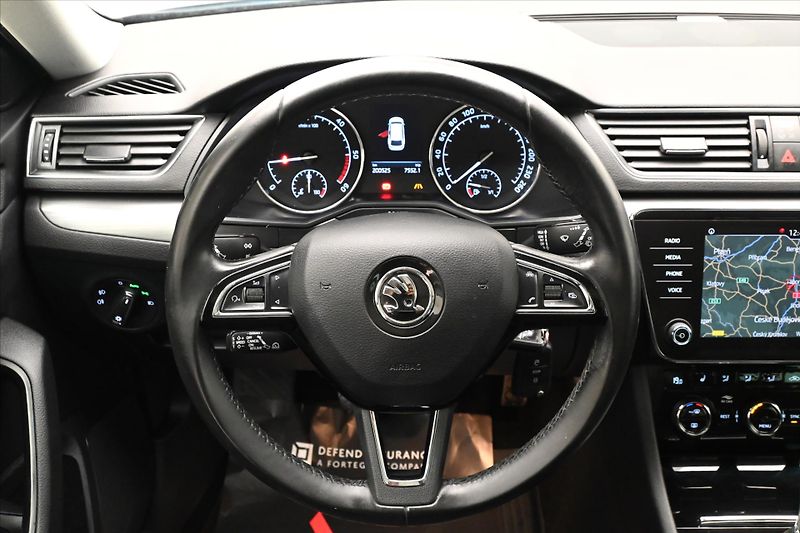 Škoda Superb 2,0 TDI 110 kW 4x4 Style Panor - fotka 18 z 32