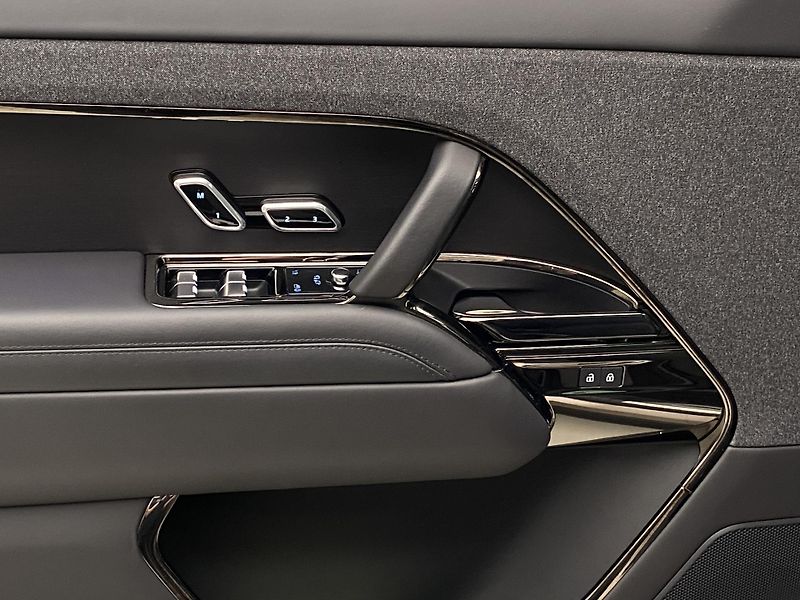 Land Rover Range Rover Sport D350 AUTOBIOGRAPHY REZERVACE - fotka 27 z 57