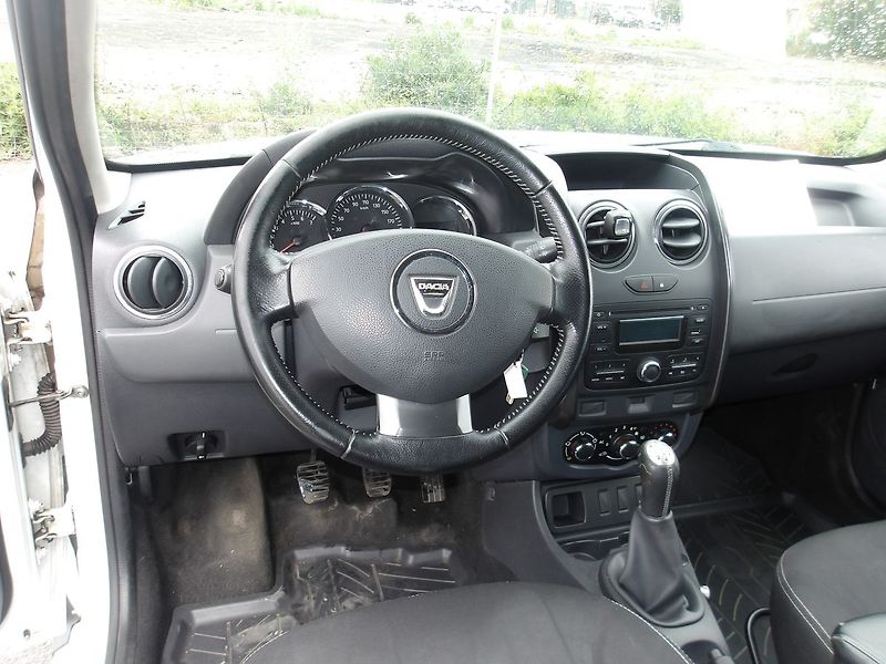 Dacia Duster 1,6i ČR ! 1.MAJITEL ! - fotka 22 z 29