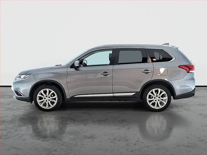 Mitsubishi Outlander (2017) 2.0, Tempomat, Park. senzory - fotka 3 z 17