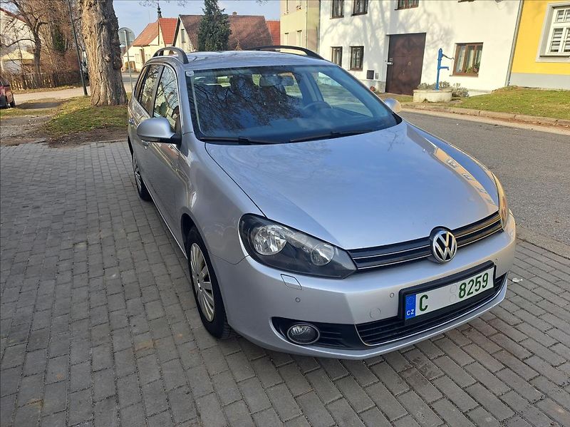 Volkswagen Golf 1,6 TDI Variant - fotka 1 z 43