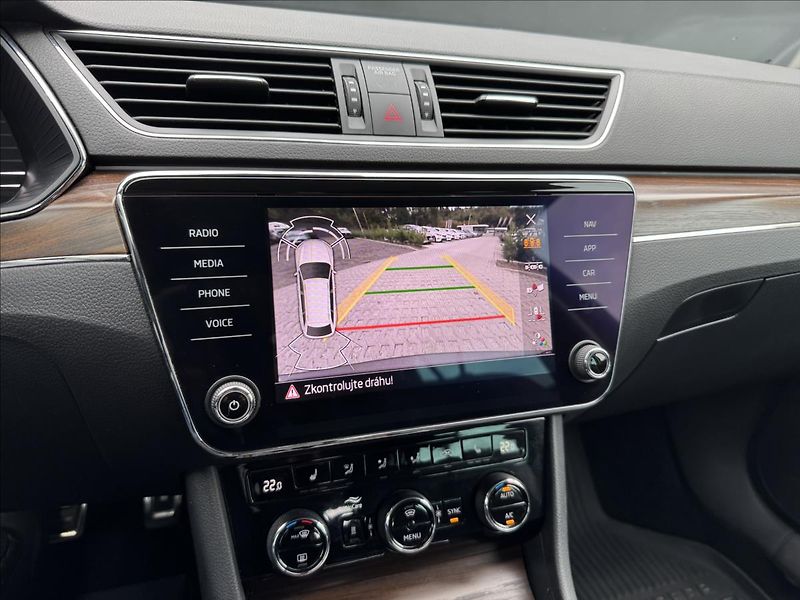 Škoda Superb 2,0 TDI 140kW Scout 4x4 DSG ČR - fotka 24 z 31