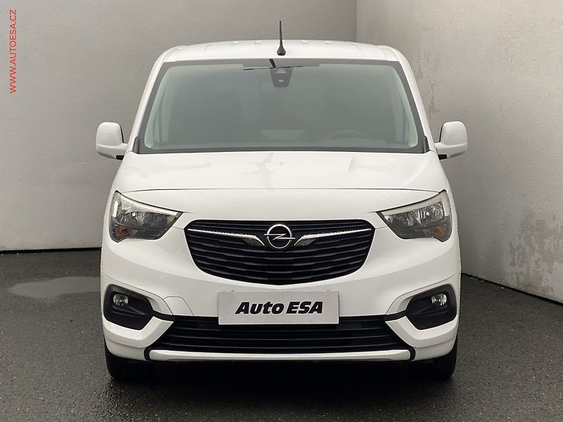 Opel Combo (2020) 1.2T MAXi, 1.maj,ČR, ENJOY - fotka 2 z 18