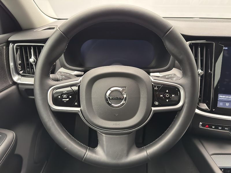 Volvo V60 B4 DARK PLUS AUT CZ 1.maj - fotka 3 z 44