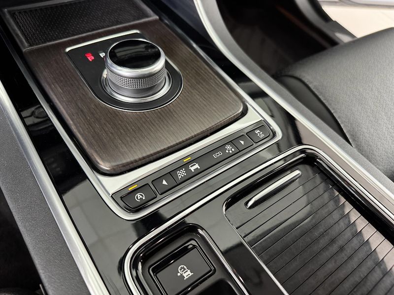 Jaguar XF 20d AUT*Panorama*Distronic - fotka 26 z 43