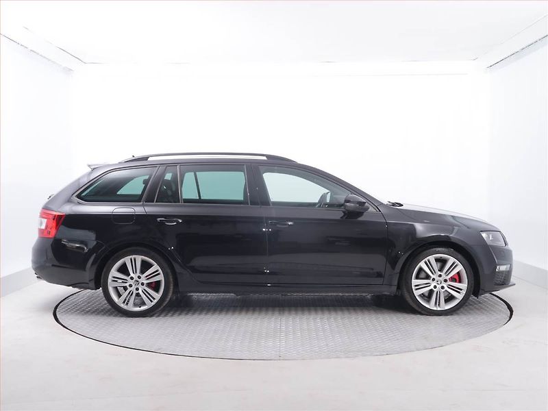 Škoda Octavia (2015) RS 2.0 TSI, Automat - fotka 6 z 22