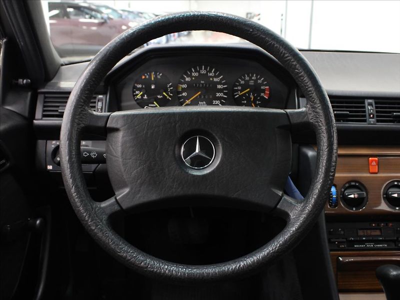 Mercedes-Benz Třídy E 230 97kW 4AT 171tkm.   2,3 - fotka 9 z 17