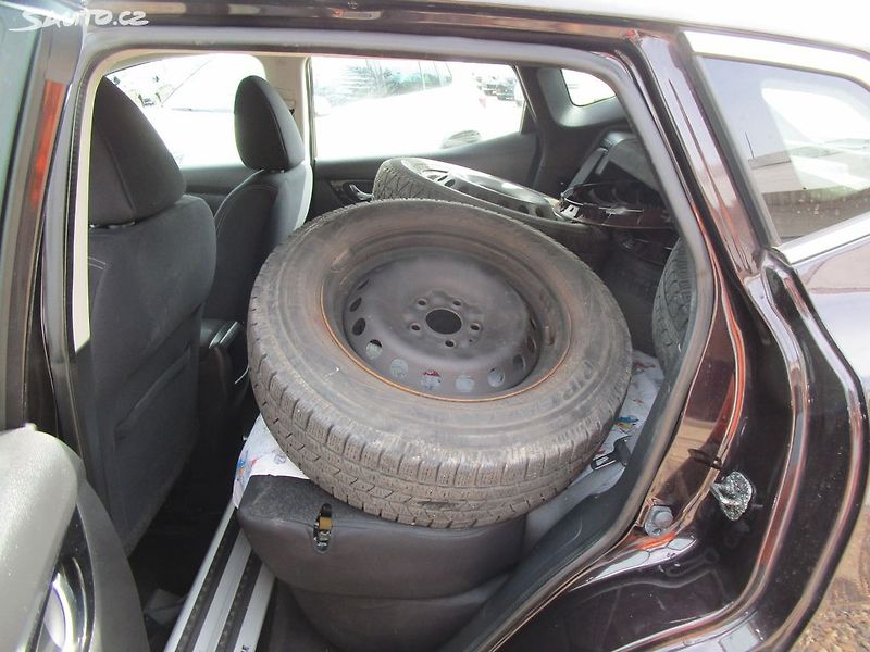 Nissan Qashqai 1,6DCI-96KW-AUTOMAT - fotka 17 z 28